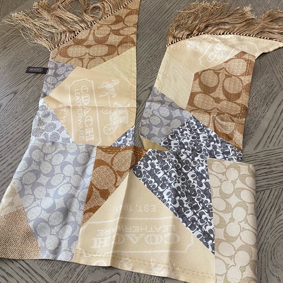 Coach Signature Long Scarf - Picture 3 of 9